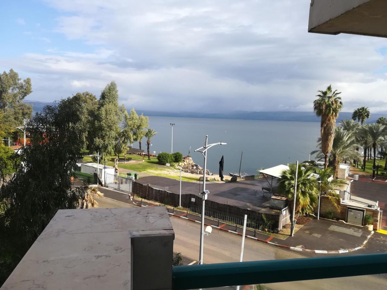 Apartment By The Lake ティベリア エクステリア 写真