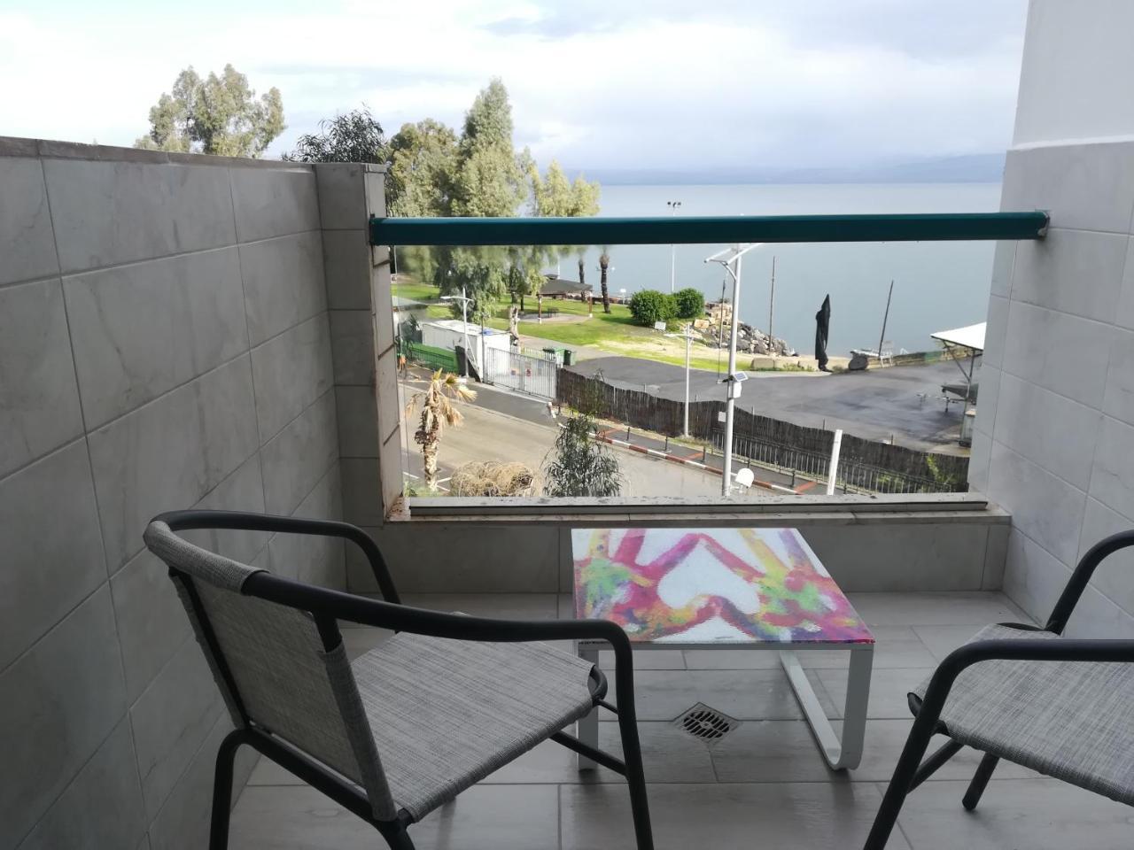 Apartment By The Lake ティベリア エクステリア 写真